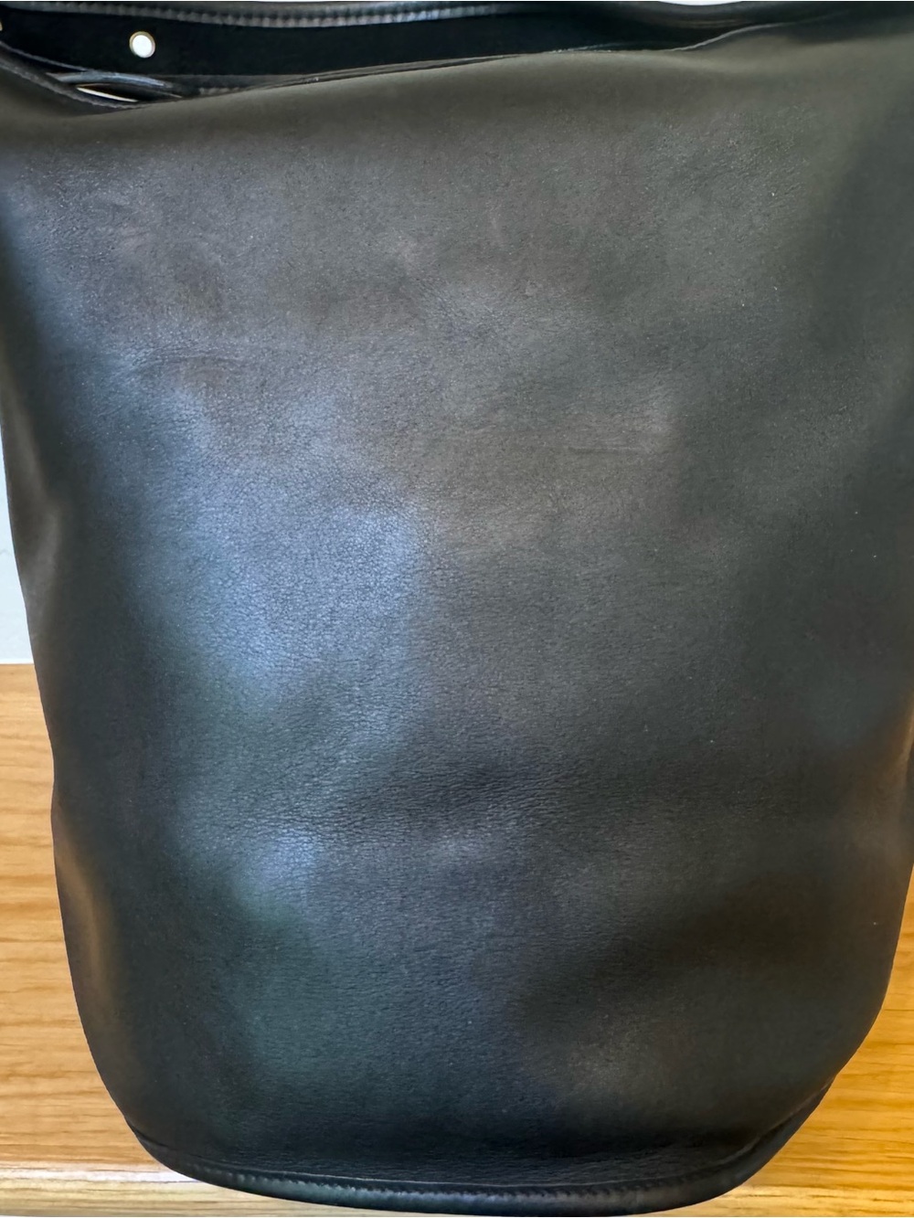 Vintage Coach Duffle Sac 9085 XL Black
Leather Shoulder Bag Made in Costa Rica - Picture 9 of 13